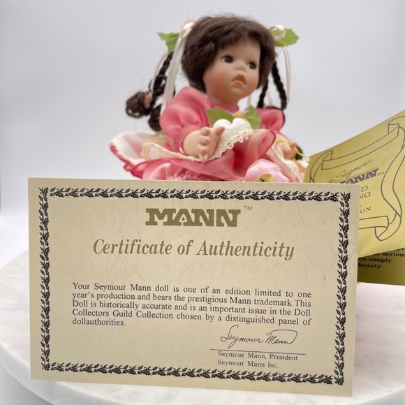 Seymour Mann Doll Connoiseur Collection Musical Erin Porcelain Plays "Aura Lee" - Picture 12 of 16